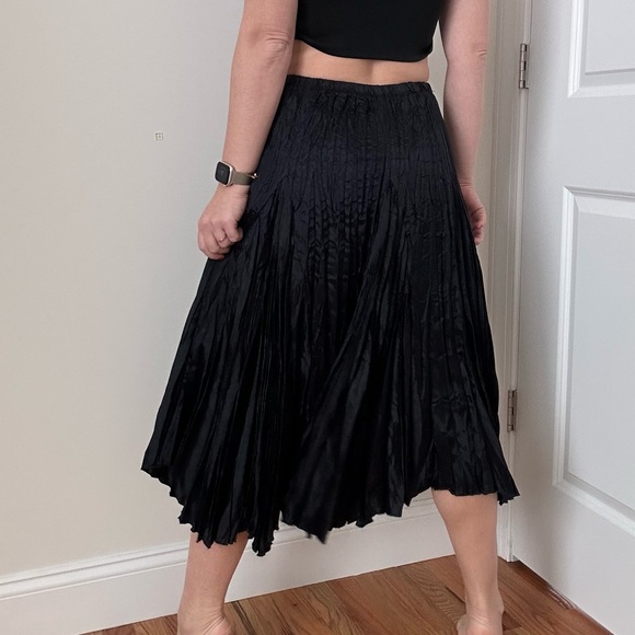 Crinkle Shark Bite Mid Length Full Skirt - Picture 4 of 8